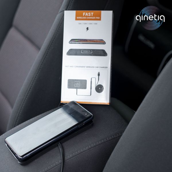 Силиконовый коврик в авто с Быстрой беспроводной зарядкой QINETIQ Car Wireless Pad C1 15W 12010 фото