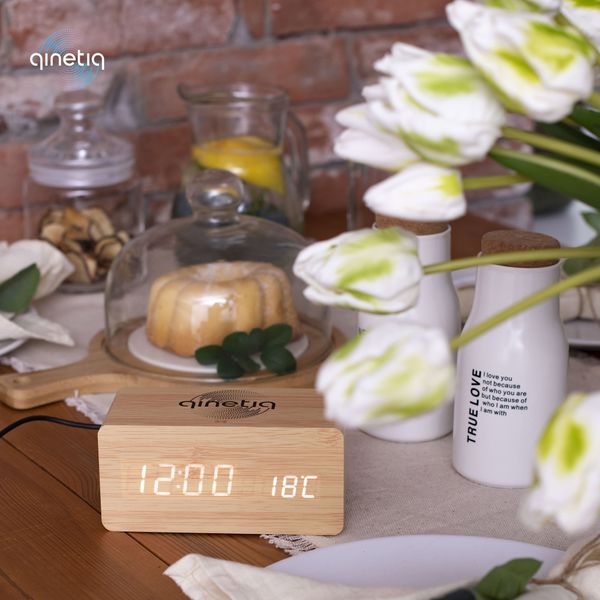 Беспроводная зарядка с LED-Часами Wood-clock QINETIQ 1000 10W светло-коричневый 31014 фото