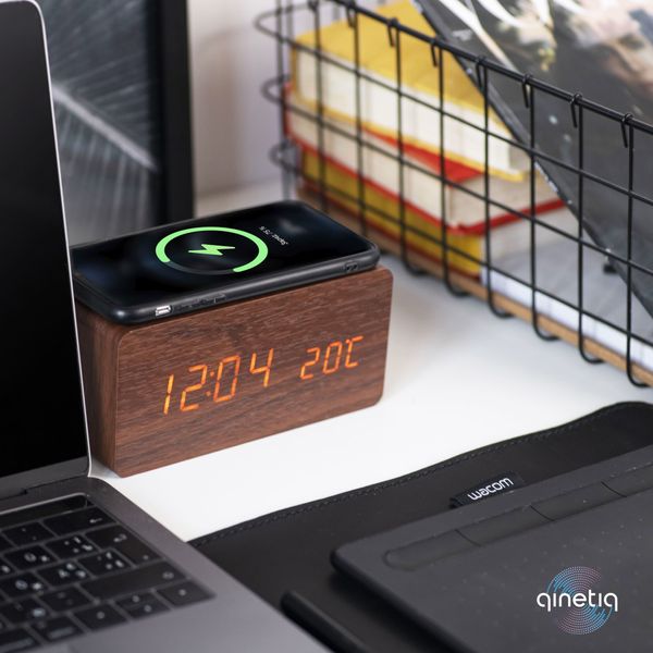 Бездротова зарядка з LED-годинником Wood-clock QINETIQ 1000 10W коричнева 31013 фото