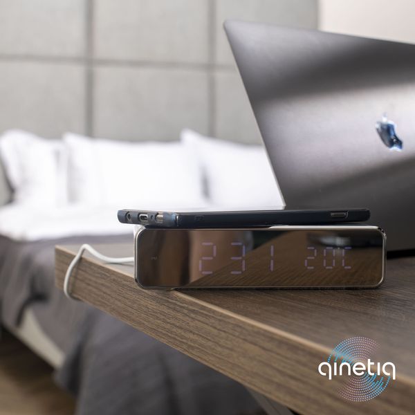 Годинник з бездротовою зарядкою Fast wireless charger & clock QINETIQ 2000 10w 31022 фото