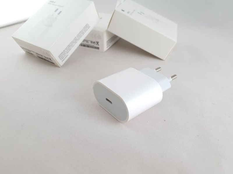 Зарядный Адаптер питания Apple USB-C 18W (Original) 82060 фото